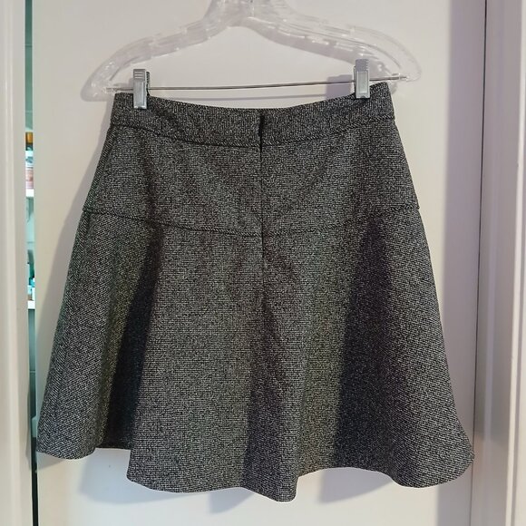 Banana Republic Women's Flared / Flounce Black / Gray Tweed Mini Skirt  SZ 2 - Picture 5 of 8